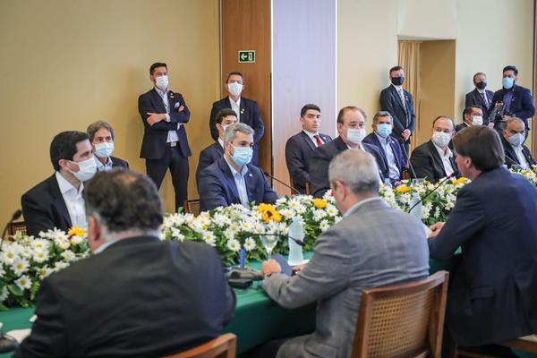 Presidentes Abdo y Bolsonaro celebran reunión ampliada en encuentro de Foz de Yguazú | .::Agencia IP::.