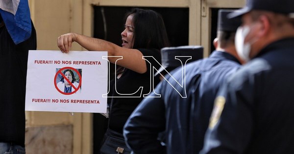 La Nación / Piden la destitución de la ministra de la Niñez