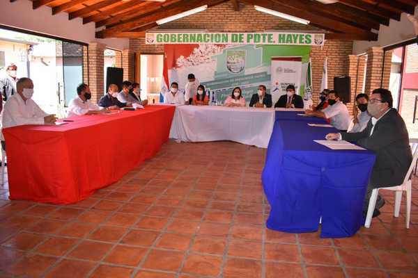 Firman convenio para la construcción de plazas deportivas en el Chaco