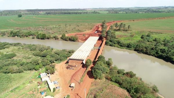 Construcción del puente sobre el río Monday concluiría en febrero - ABC en el Este - ABC Color