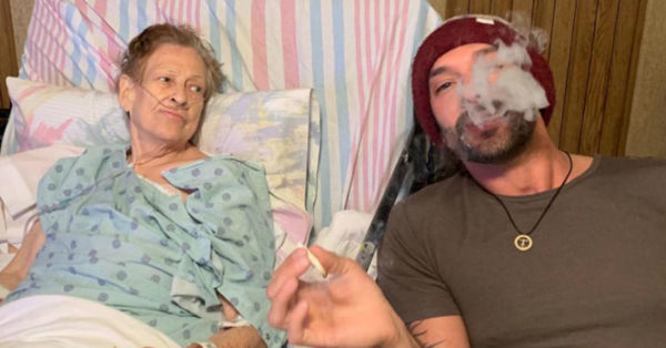 Abuela supo que se iba a morir y decidió pasar sus últimas horas fumando marihuana con su nieto - C9N