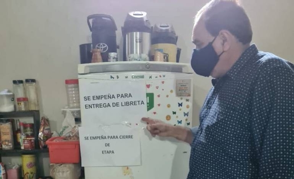 HOY / Directores deben empeñar electrodomésticos para costear libretas y otros gastos, denuncian
