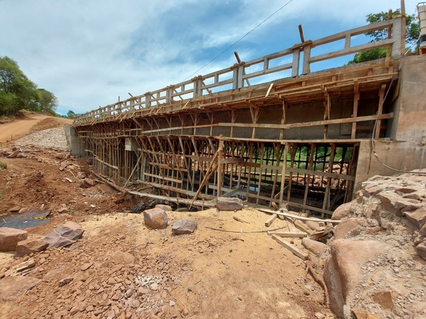 CONSTRUCCIÓN DE SEIS PUENTES EN ITAPÚA ALCANZA CASI EL 90% DE AVANCE