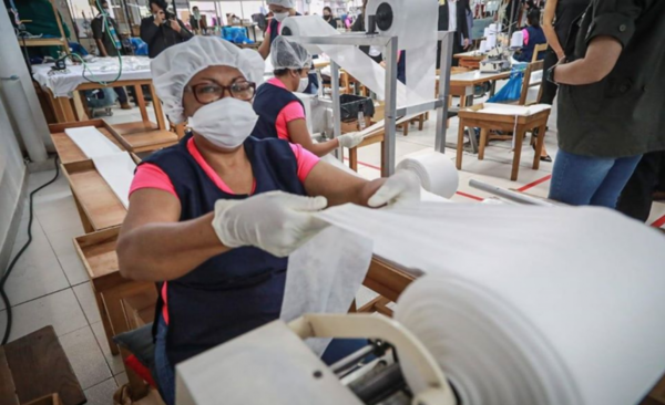 HOY / Batas para médicos ya fueron entregadas en cantidad superior al millón