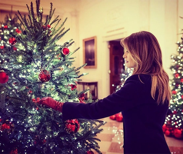 Melania Trump realizó su última decoración navideña en la Casa Blanca