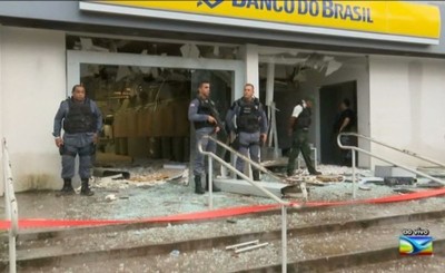 Explosivos y barricadas humanas en millonario asalto a Banco do Brasil