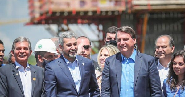 La Nación / En encuentro con Abdo, Bolsonaro pidió vecinos fuertes que puedan sumar con Brasil