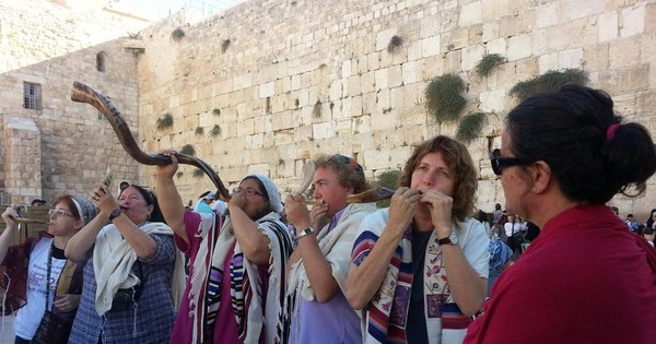 La Nación / Paraguayos por el mundo: Sandra Kochman, la rabina del Muro de los Lamentos