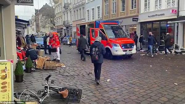 Terror en Alemania: tarado atropella con su vehículo a multitud y mata a cinco personas