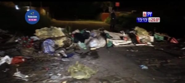 Villa Elisa: Barricada de basura bloqueó el tránsito | Noticias Paraguay