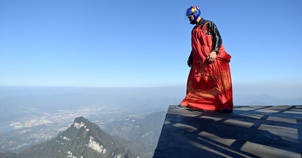 La Nación / El gran salto al vacío del “Batman chino”