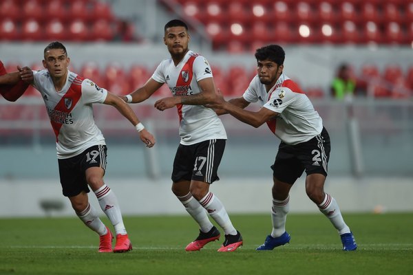 Rojas, otra vez figura en un River que clasificó a los cuartos de Copa