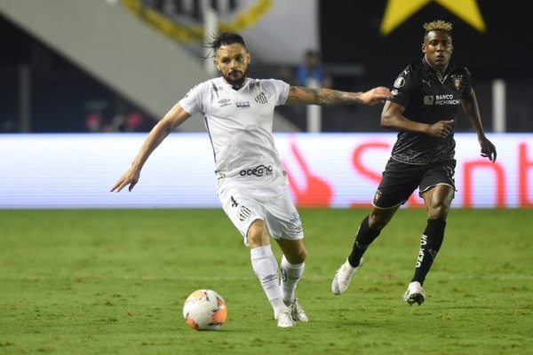 Santos clasifica y espera por Guaraní o Gremio