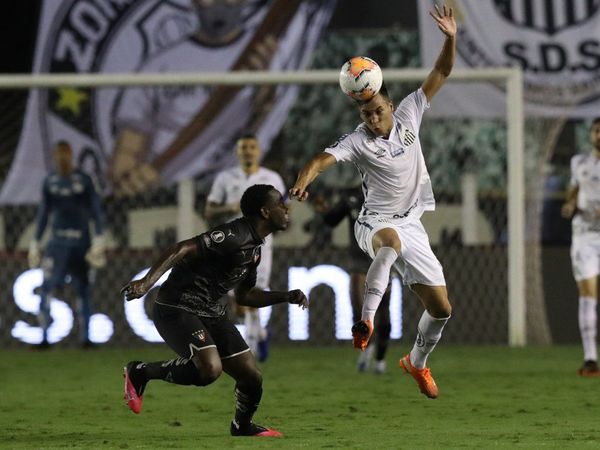 Santos pierde en casa ante Liga de Quito pero avanza a cuartos de final