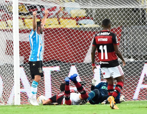Racing, por penales, elimina al último campeón