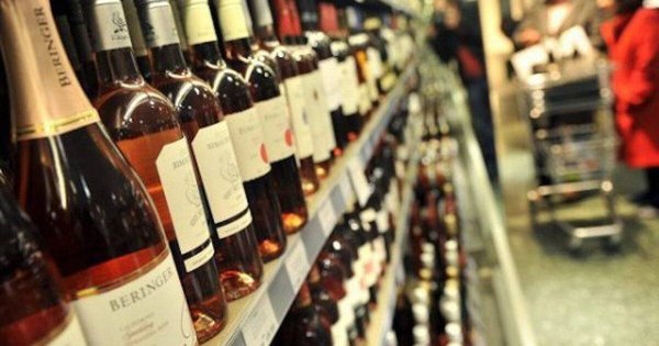 La Nación / Compra de bienes de consumo cayó 19%
