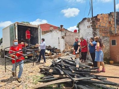 Crónica / Doña y sus 20 gatos ya tendrán su nuevo hogar