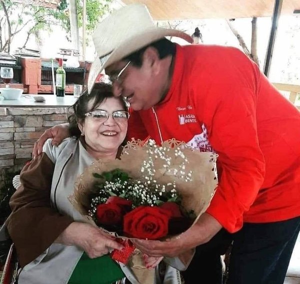 Crónica / “Asado Benítez” recordó a su doña muerta por covid