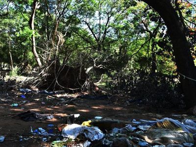 Varios  parques y plazas de Asunción están deteriorados y abandonados
