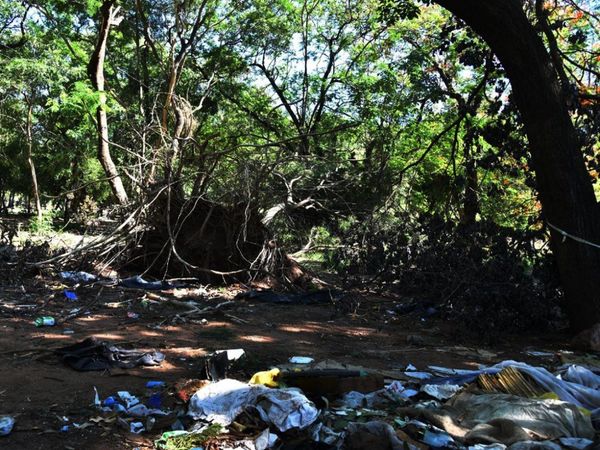 Varios parques y plazas de Asunción están deteriorados y abandonados