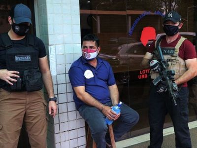 Detienen a funcionario municipal del Este como supuesto traficante de armas
