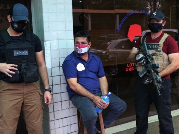 Detienen a funcionario municipal del Este como supuesto traficante de armas