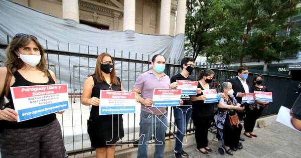 La Nación / Piden destituir a titular de Niñez