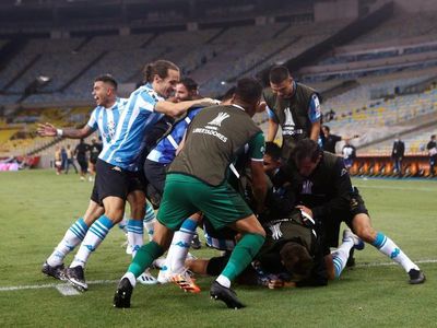 El campeón es eliminado en octavos de final por Racing Club
