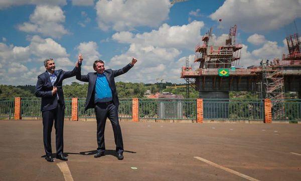 Abdo Benítez y Bolsonaro: Abrazos, elogios, pero nada de Itaipú