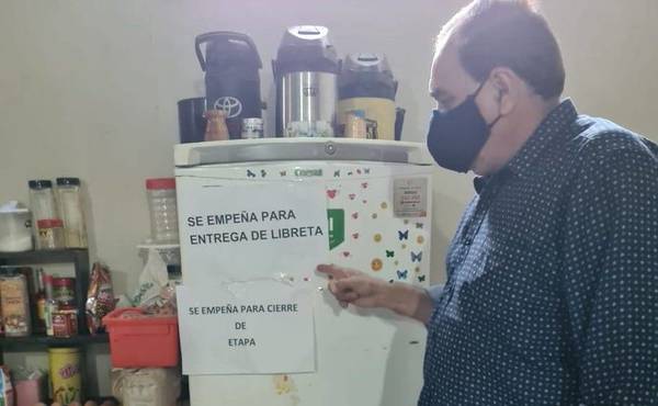 Directores empeñan electrodomésticos para costear libretas y otros gastos - Noticiero Paraguay