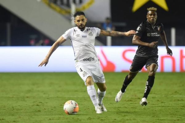Santos clasifica y espera por Guaraní o Gremio