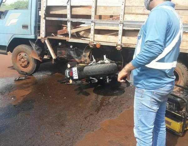 Motociclista muere tras chocar contra un camión en San Cristóbal