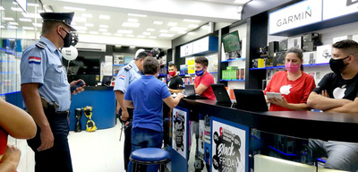 Comercio donde estafaron a comprista brasileño sigue operando impunemente