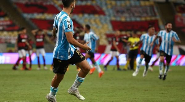 El campeón es eliminado en octavos de final por Racing Club