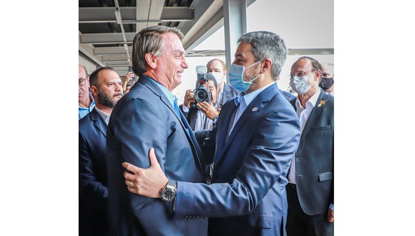 Mario Abdo y Jair Bolsonaro se reúnen en la ciudad de Foz de Yguazú
