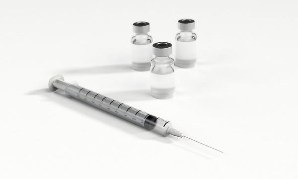 Reino Unido aprueba uso de vacuna de Pfizer - BioNTech - El Trueno