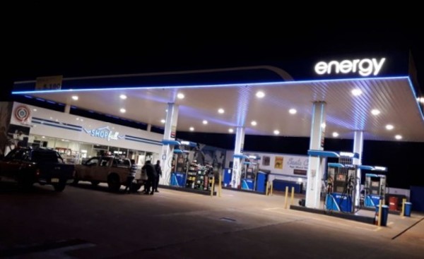 Simularon cargar combustible para asaltar a playero