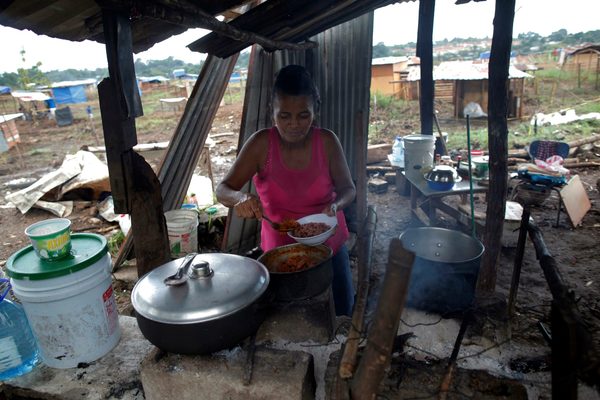 Invasores en Panamá, la "lucha" por tener una casa en medio de la pandemia - MarketData
