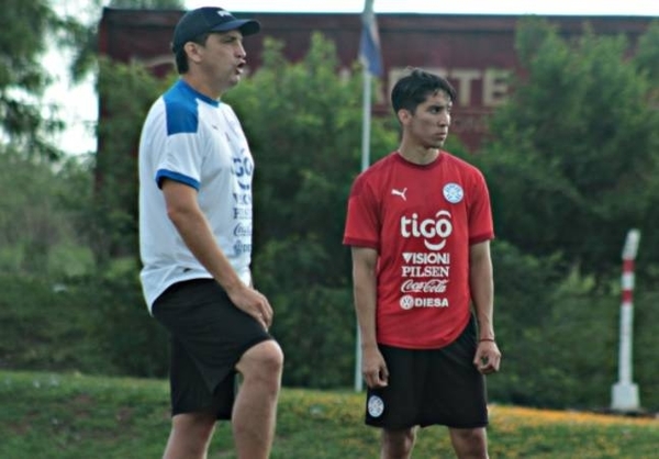 HOY / La Albirroja Sub 20 ensaya la propuesta táctica de Aldo Bobadilla