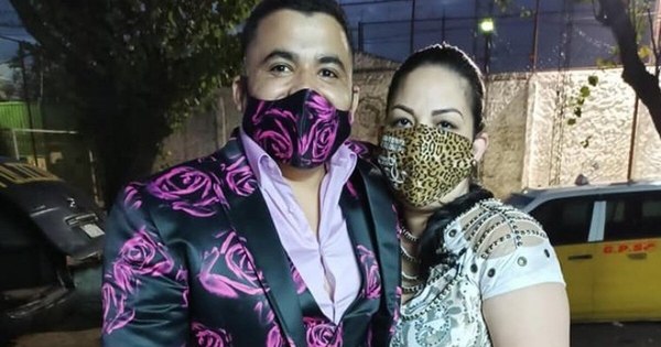 La Nación / Abogado “animal print” denunció a su esposa por agresión