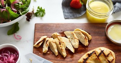 La Nación / Singapur autoriza venta de carne de pollo artificial, una primicia mundial