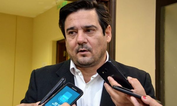 Salyn Buzarquis, partidario de concertación y elecciones a padrón abierto para chapa presidencial