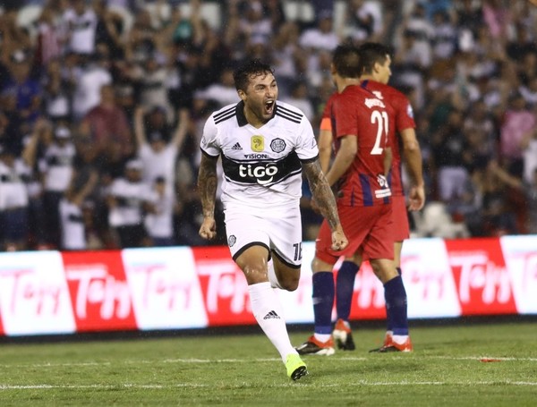 El último clásico ganado por el Decano en el Defensores