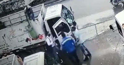 Trabajador evita asalto lanzando cilindro de gas en la cabeza del ladrón - C9N
