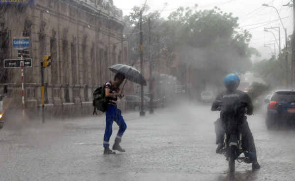 Lluvias con tormentas eléctricas y ráfagas de vientos hasta 100 km/h para esta tarde, anuncia Meteorología » Ñanduti