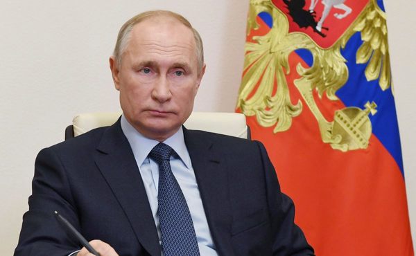 Tras aprobación en Reino Unido, Putin no quiere quedarse atrás: Ordenó iniciar vacunación masiva contra COVID-19