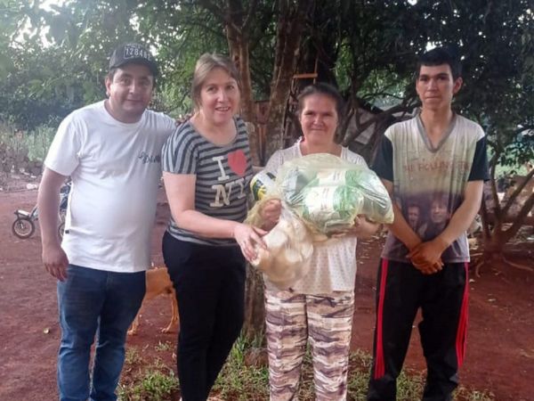 Reparten kits de víveres a familias vulnerables de Edelira