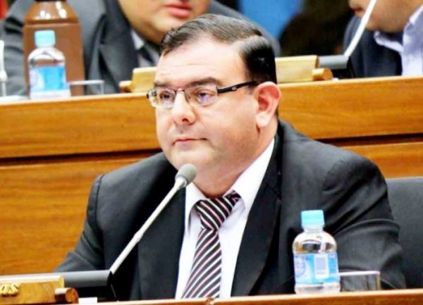 Diputado Tomás Rivas afrontará juicio oral y público por "caseros de oro"