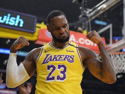 LeBron James amplía contrato con los Lakers por dos años y 85 millones
