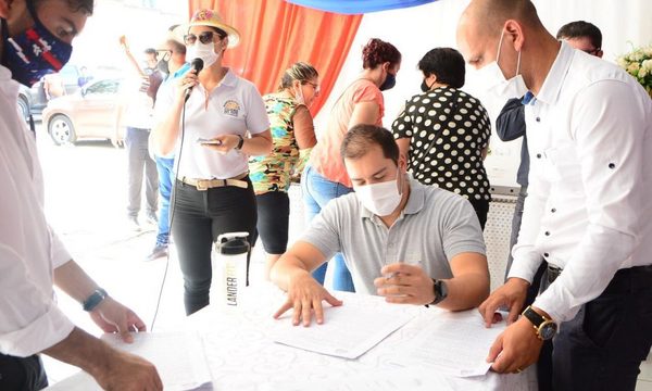 Municipalidad otorga a mesiteros contrato de 10 años